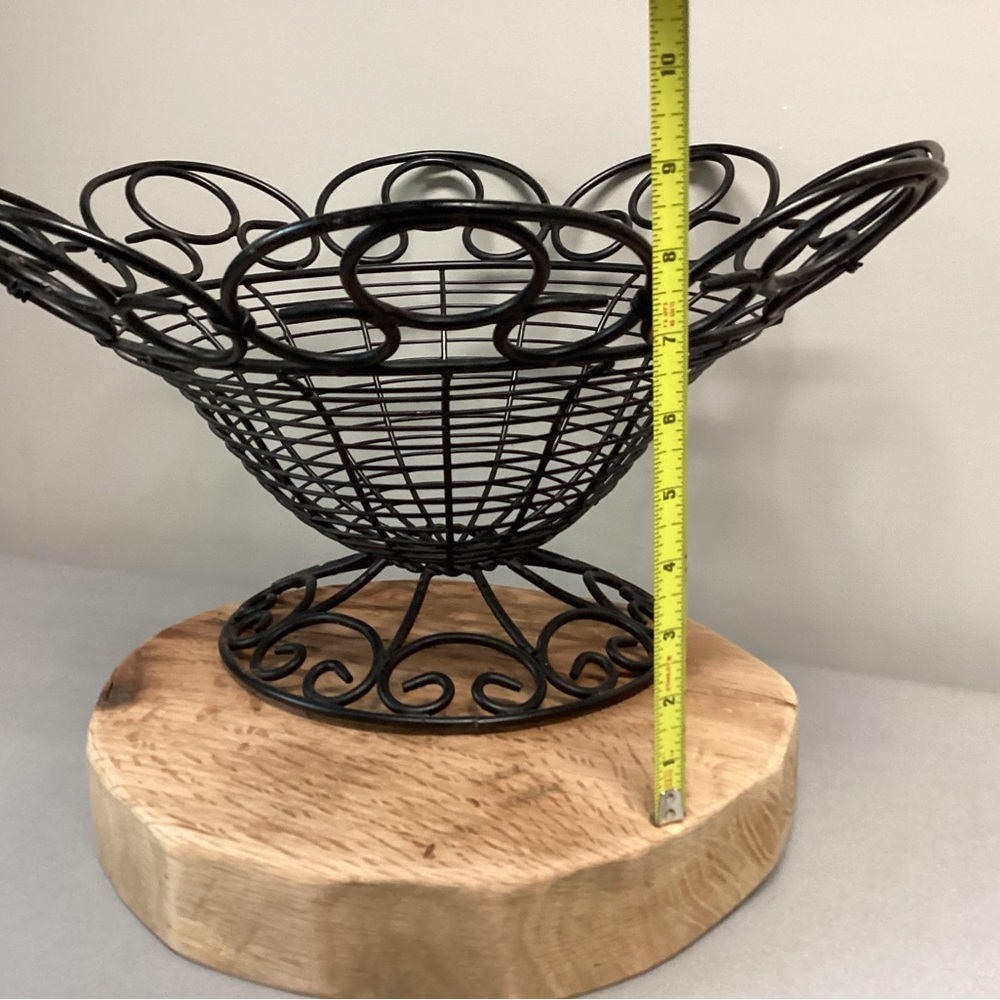 Fruit Bowl - Bread Basket - Heavy Metal Wire Type Design - Excellent Condition - Picture 6 of 9